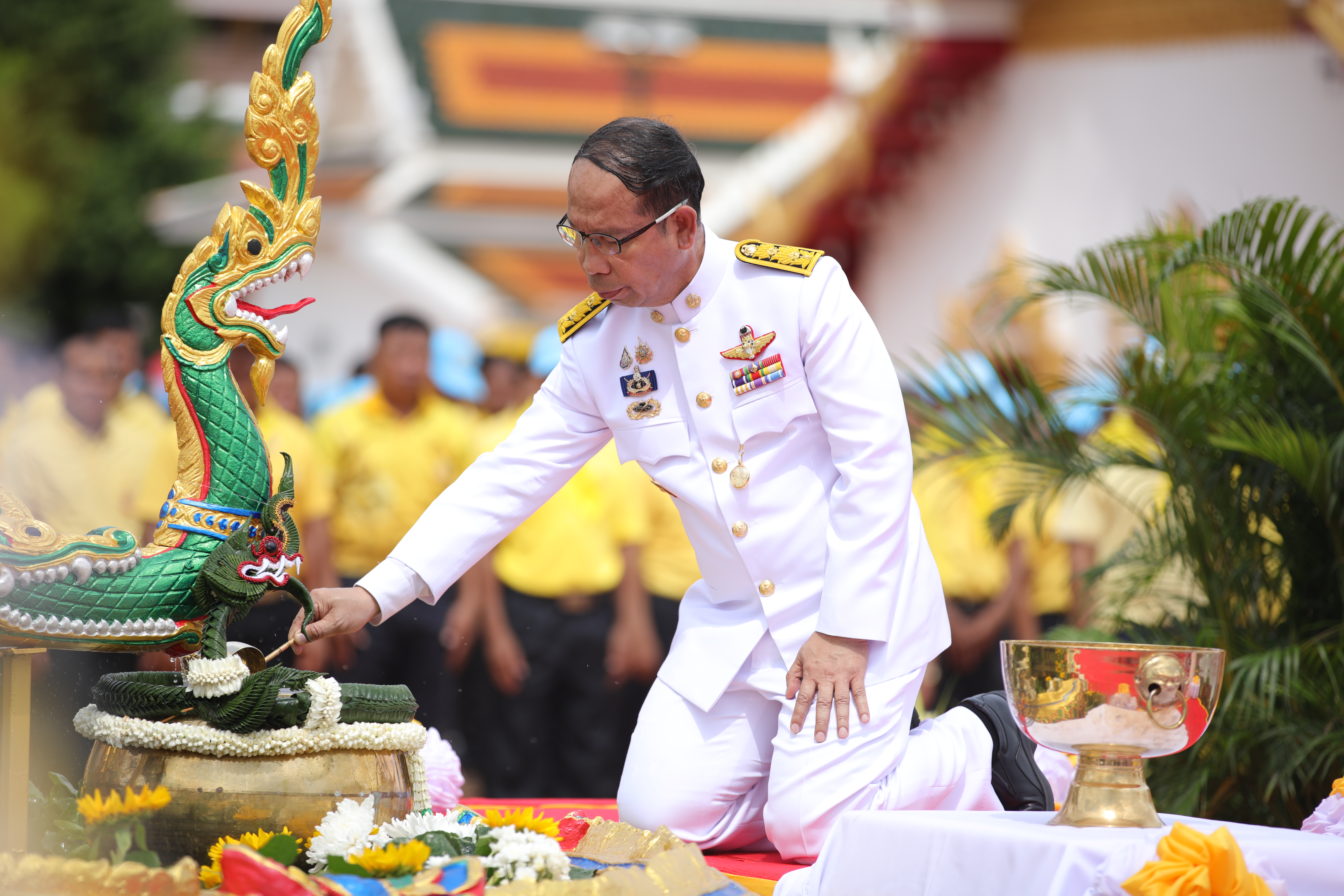 พิธีพลีกรรมตักน้ำจากแหล่งน้ำศักดิ์สิทธิ์ "ภูน้ำลอด" จังหวัดสกลนคร