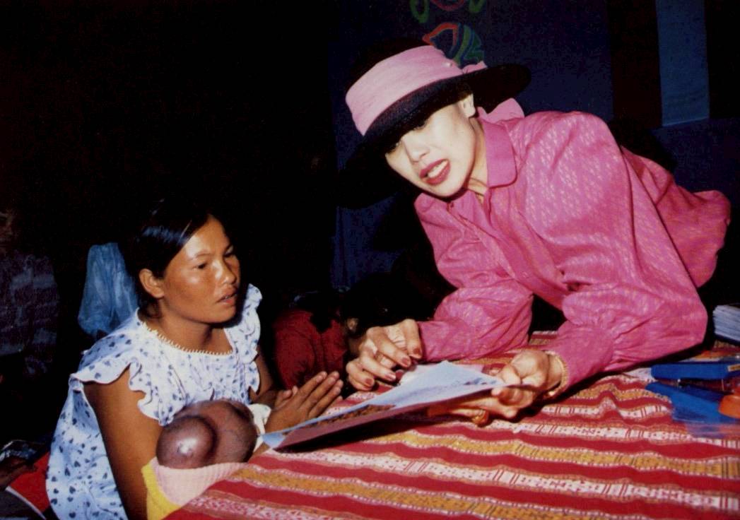  สมเด็จพระบรมราชชนนีพันปีหลวง เสด็จฯ ไปบ้านจาร ตำบลม่วง อำเภอบ้านม่วง จังหวัดสกลนคร