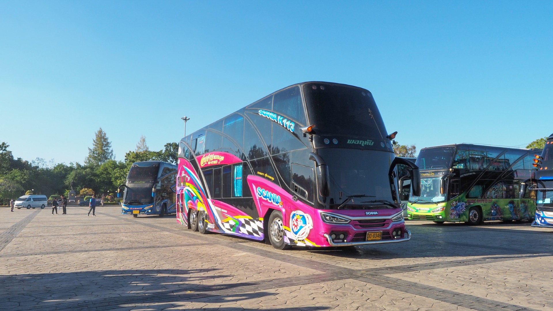 จังหวัดสกลนคร ปล่อยขบวนรถประชาชนชุดแรก เดินทางเข้าเฝ้าฯ กราบถวายบังคมพระบรมศพ สมเด็จพระบรมราชชนนีพันปีหลวง