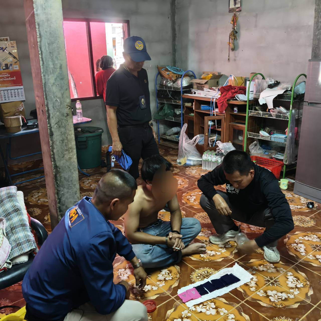 จับได้รายวัน อำเภอกุดบาก จังหวัดสกลนคร ตรวจค้นเครือข่ายยาเสพติด รวบผู้ต้องหา 1 ราย พร้อมยาบ้า กว่า 1,400 เม็ด