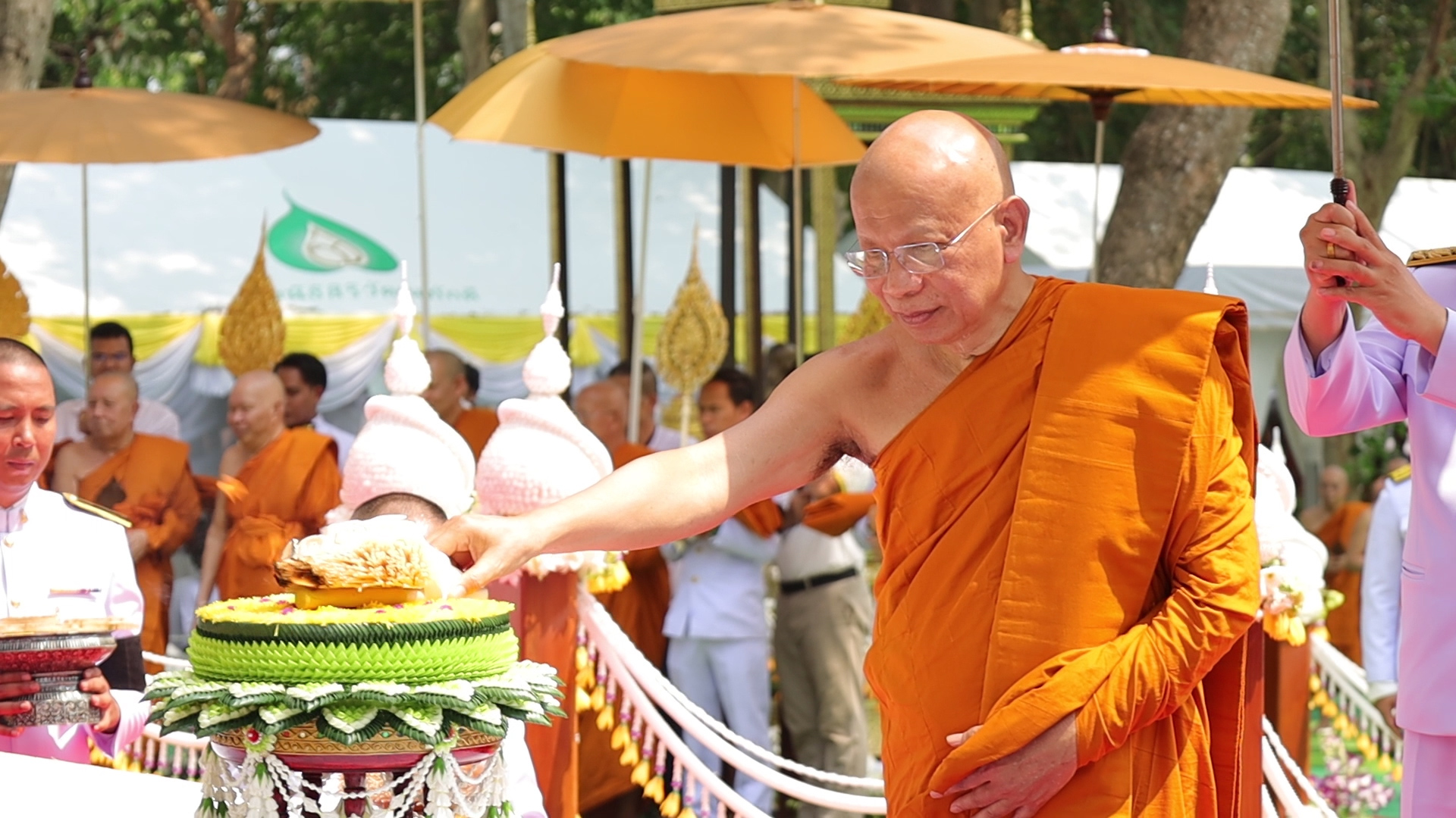 พิธีพระราชทานเพลิงศพ พระราชวชิรมงคลมุนี (หลวงปู่สุธัมม์ ธมฺมปาโล) อดีตเจ้าอาวาสวัดเทพกัญญาราม จังหวัดสกลนคร ศิษยานุศิษย์ร่วมอาลัยเนืองแน่น