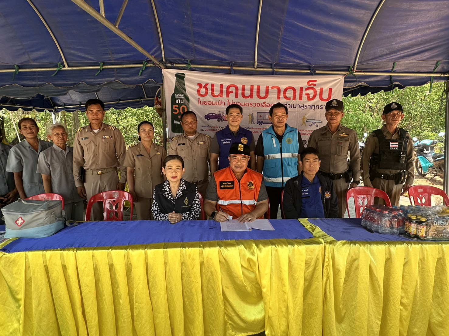 รองผู้ว่าฯ สกลนคร ลงพื้นที่ตรวจเยี่ยมจุดบริการประชาชนช่วงสงกรานต์ 2569 เน้นย้ำมาตรการ &ldquo;ขับขี่ปลอดภัย ลดความเร็ว ลดอุบัติเหตุ&rdquo;