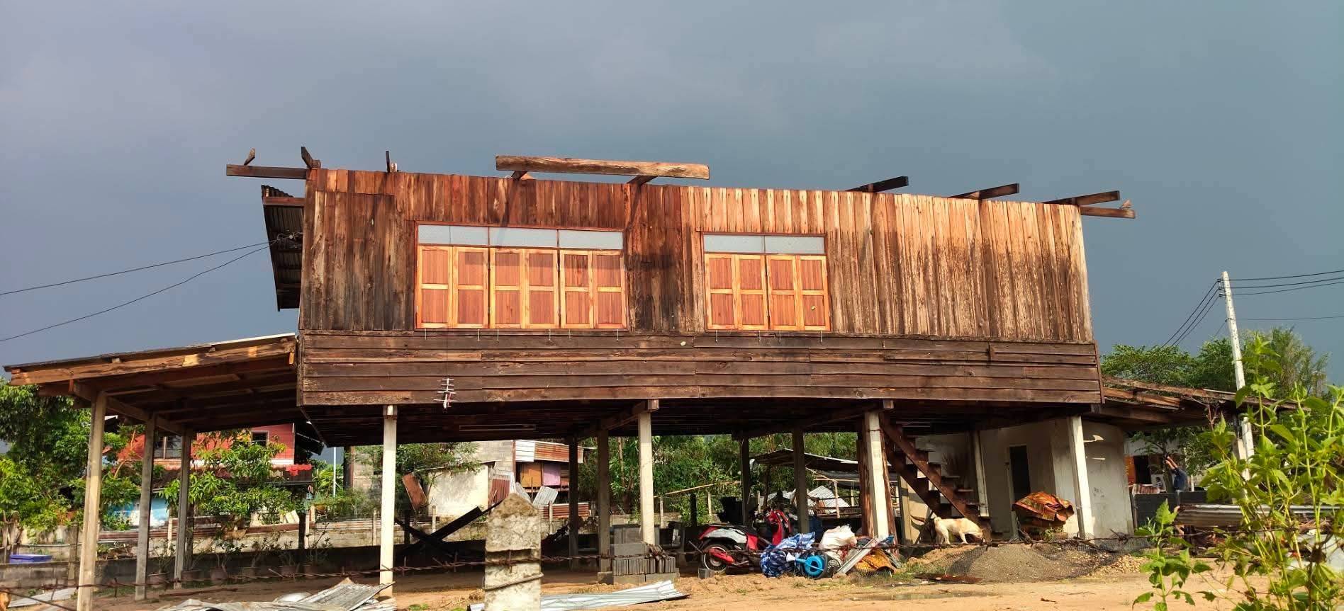 อำเภอเมืองสกลนคร สรุปภาพรวม ความเสียหายจากเหตุวาตภัย รวม 6 ตำบล 126 ครัวเรือน เร่งซ่อมแซม และให้การช่วยเหลือ บรรเทาความเดือดร้อน