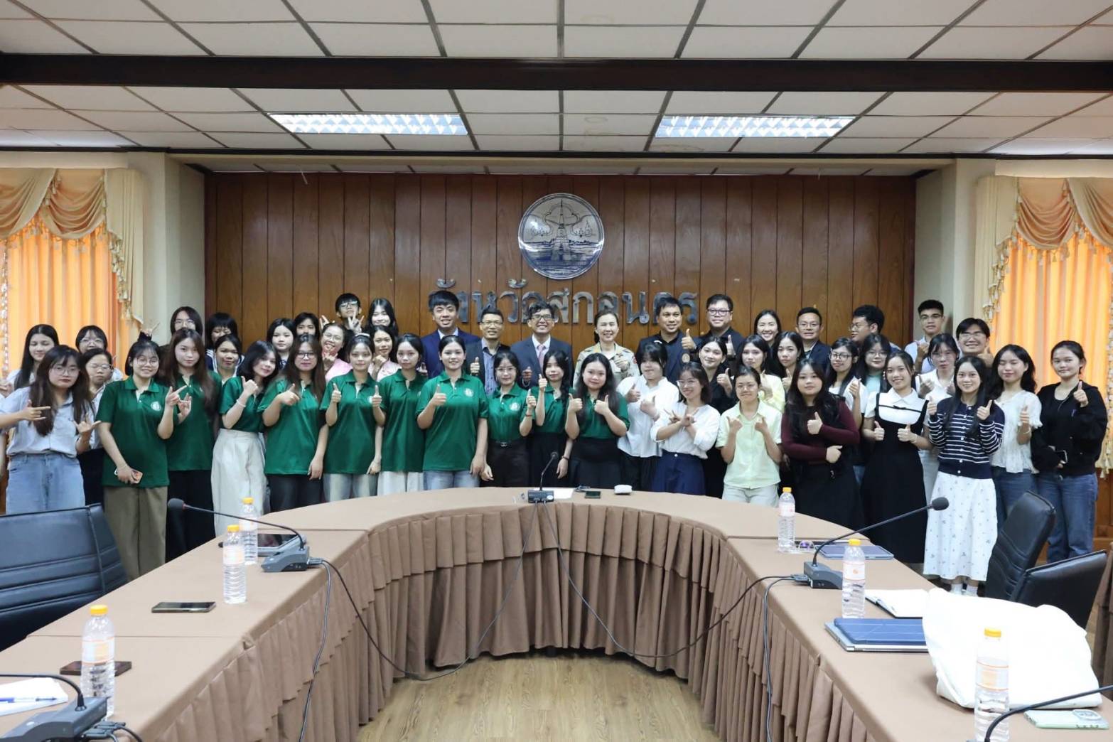 ผู้ว่าฯ สกลนคร เปิดบ้านต้อนรับคณะอาจารย์ นักศึกษาจากเวียดนาม เชื่อมสัมพันธ์และแลกเปลี่ยนเรียนรู้การพัฒนาจังหวัด
