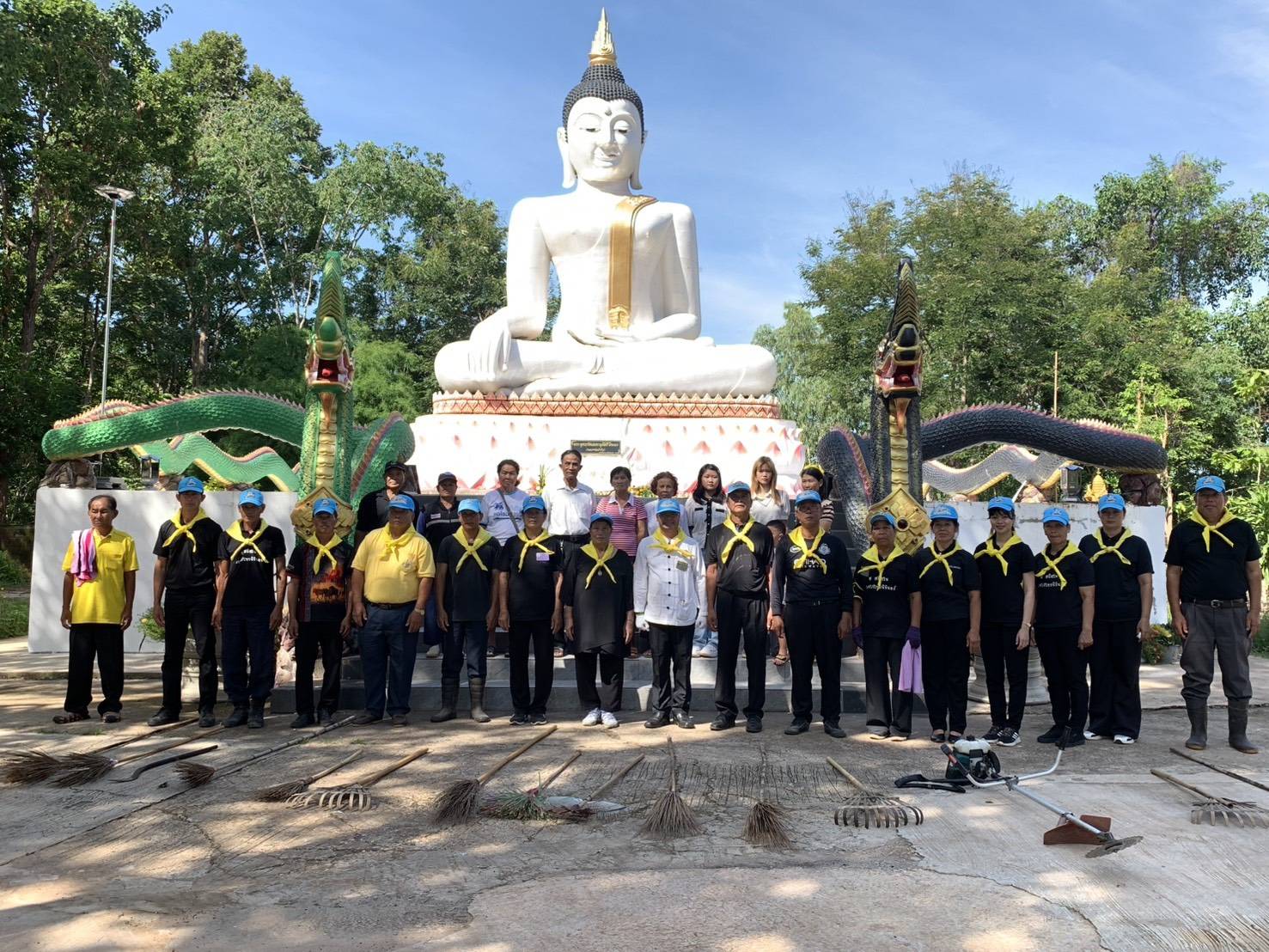 "เราทำความดีด้วยหัวใจ"  จิตอาสาในพื้นที่อำเภอวาริชภูมิ จังหวัดสกลนคร  ร่วมกิจกรรมจิตอาสาพัฒนา ตามโครงการส่งเสริมคุณธรรมจริยธรรมในวันพระ