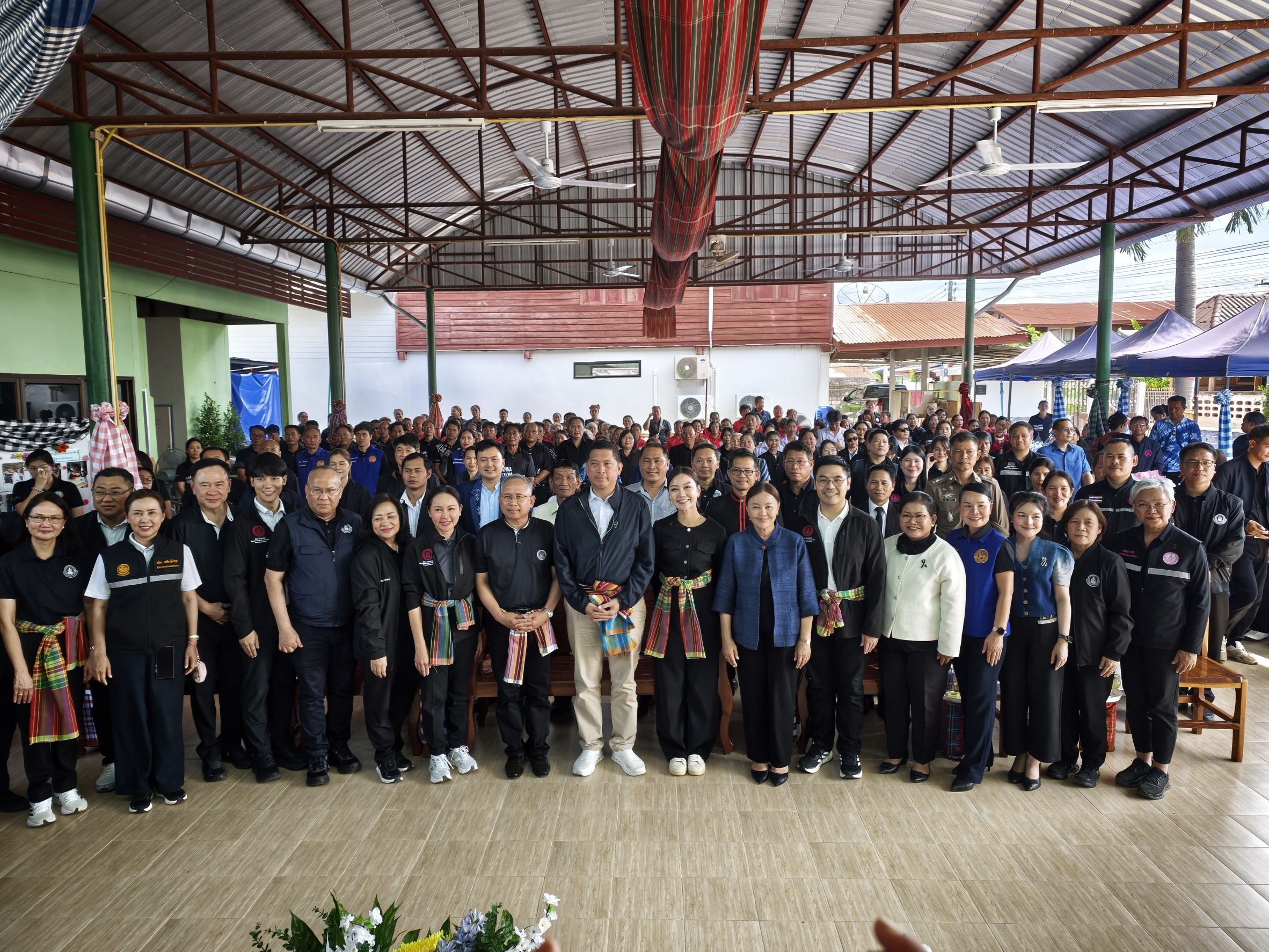 รมว.พม. เปิด &ldquo;ศูนย์สร้างสุขเทศบาลตำบลวังยาง&rdquo; สานพลังภาคีเครือข่าย ยกระดับคุณภาพชีวิตประชาชนทุกช่วงวัย พร้อมมอบงบพัฒนาสังคมกว่า 6 ล้านบาทแก่กลุ่มเปราะบางในสกลนคร