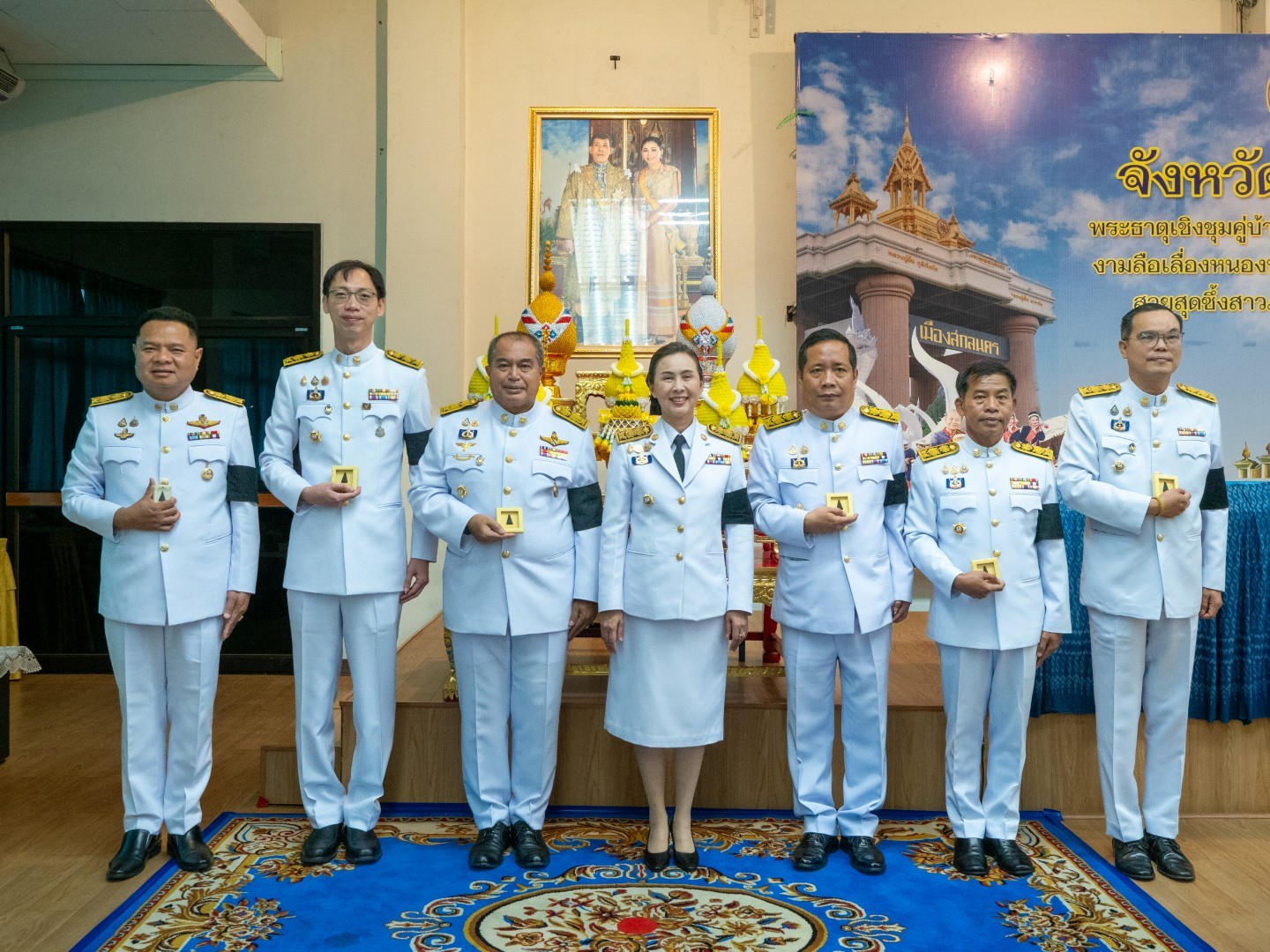 สกลนคร &ndash; พิธีมอบพระกำลังแผ่นดินพระราชทาน ให้กับข้าราชการของหน่วยงานภายนอกที่ให้การสนับสนุนการปฏิบัติงานของโรงช้างต้น