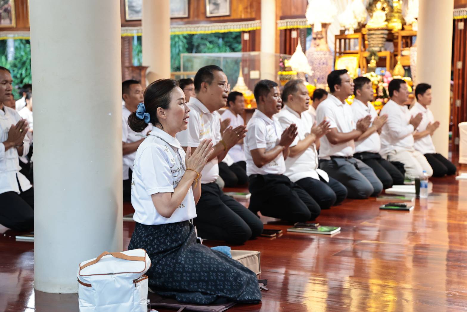ผู้ว่าราชการจังหวัดสกลนคร นำพุทธศาสนิกชนเข้าวัดปฏิบัติธรรม สวดมนต์ทำวัตรเย็น และเจริญจิตภาวนา ณ วัดป่านาคนิมิตต์ &nbsp;