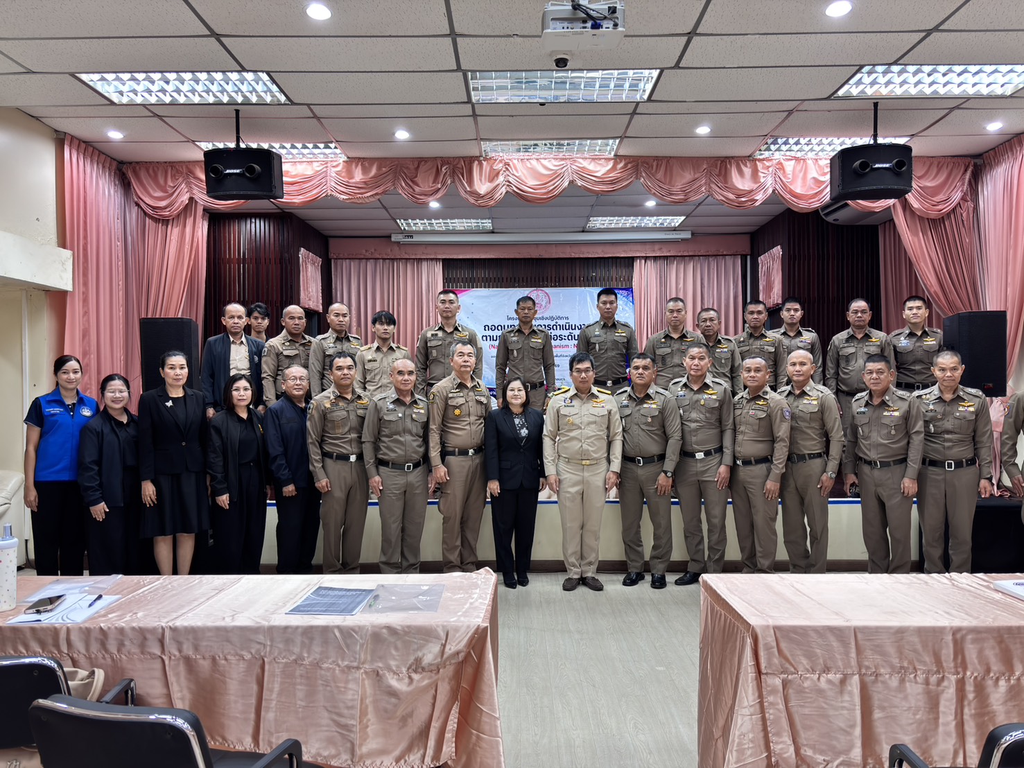 จังหวัดสกลนครจัดประชุมเชิงปฏิบัติการถอดบทเรียนกลไกการส่งต่อระดับชาติ (NRM) มุ่งยกระดับการป้องกันและปราบปรามการค้ามนุษย์
