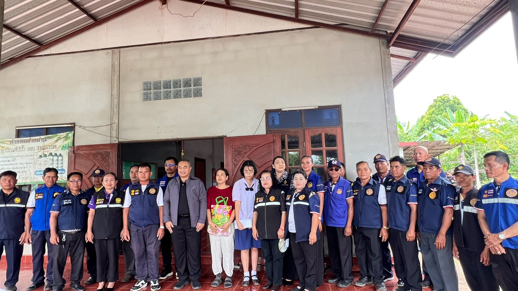 สกลนคร - คณะกรรมการทุนการศึกษามูลนิธิร่วมจิตต์น้อมเกล้าฯ ประจำจังหวัดสกลนคร ลงพื้นที่ตรวจเยี่ยมและให้กำลังใจเยาวชนผู้รับทุนในพื้นที่ มุ่งพัฒนาคุณภาพชีวิตและส่งเสริมการศึกษา