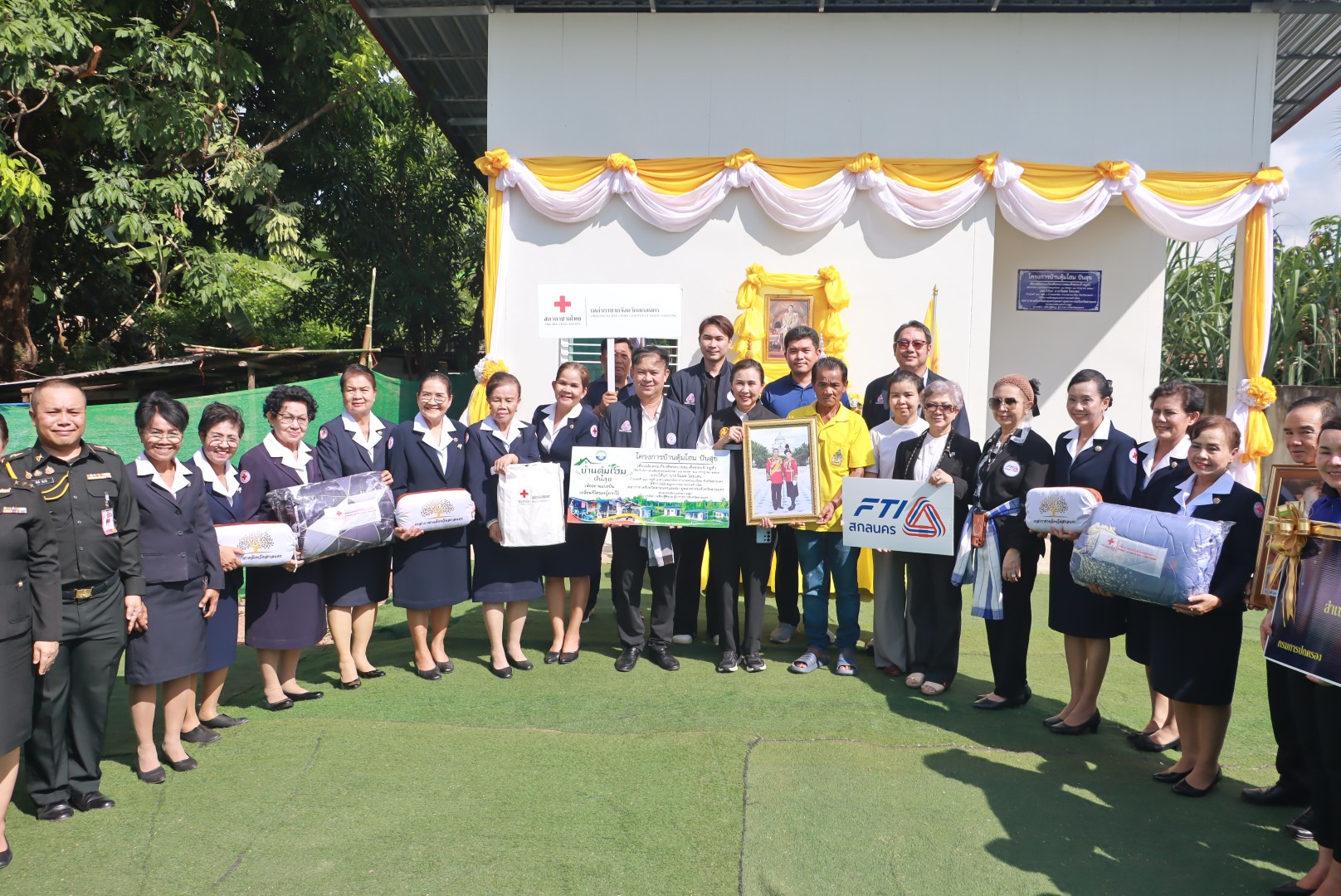 ผู้ว่าฯ สกลนคร มอบบ้าน &ldquo;บ้านตุ้มโฮม ปันสุข&rdquo; ช่วยผู้ประสบปัญหาด้านที่อยู่อาศัย สร้างความมั่นคงและคุณภาพชีวิต