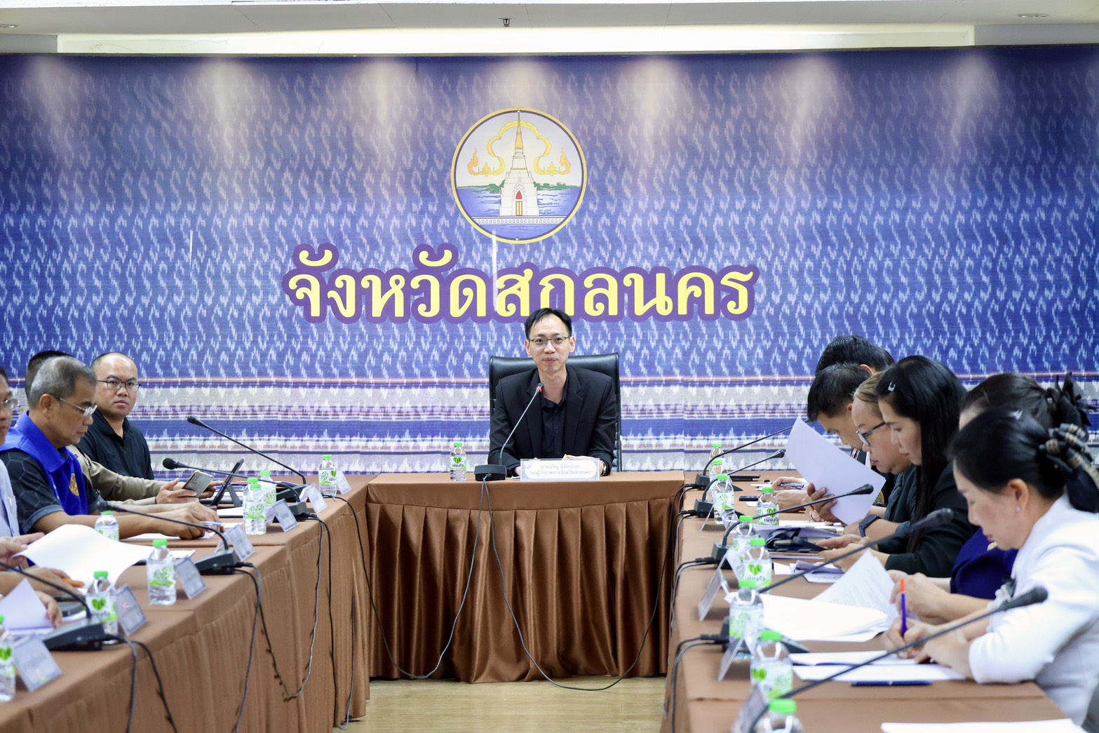 จังหวัดสกลนคร ประชุมติดตามความก้าวหน้า เตรียมพร้อมจัดพิธีถวายดอกไม้จันทน์ ในงานพระราชพิธีถวายพระเพลิงพระบรมศพ สมเด็จพระนางเจ้าสิริกิติ์ พระบรมราชินีนาถ พระบรมราชชนนีพันปีหลวง ในส่วนของจังหวัดสกลนครให้เป็นไปด้วยความเรียบร้อยและสมพระเกียรติ