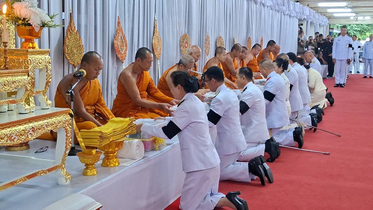 จังหวัดสกลนครจัดพิธีทำบุญตักบาตรถวายเป็นพระราชกุศล เนื่องในวันนวมินทรมหาราช 13 ตุลาคม 2569