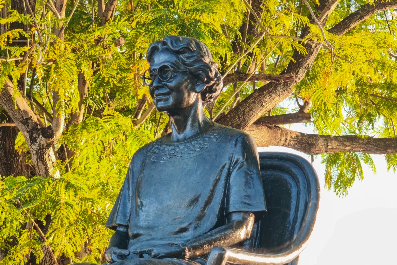 จังหวัดสกลนคร จัดพิธีเทิดพระเกียรติสมเด็จพระศรีนครินทราบรมราชชนนี เนื่องในวันคล้ายวันพระราชสมภพ และวันพยาบาลแห่งชาติ ประจำปี 2569
